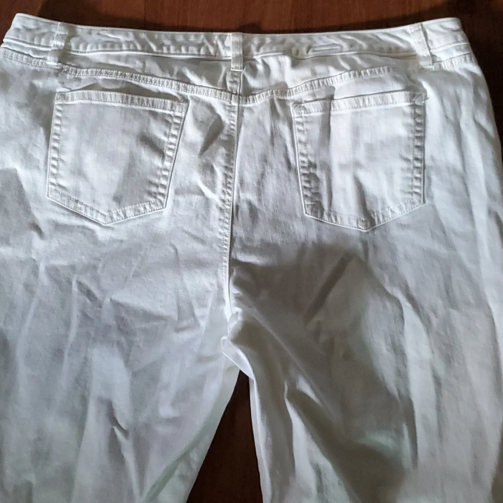 Apt. 9 Cropped Flare Women's White Jean Pants - Size 24W - Picture 4 of 10